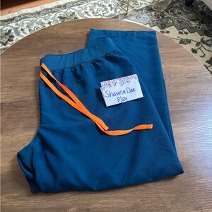 Women’s Fig Scrub Pants